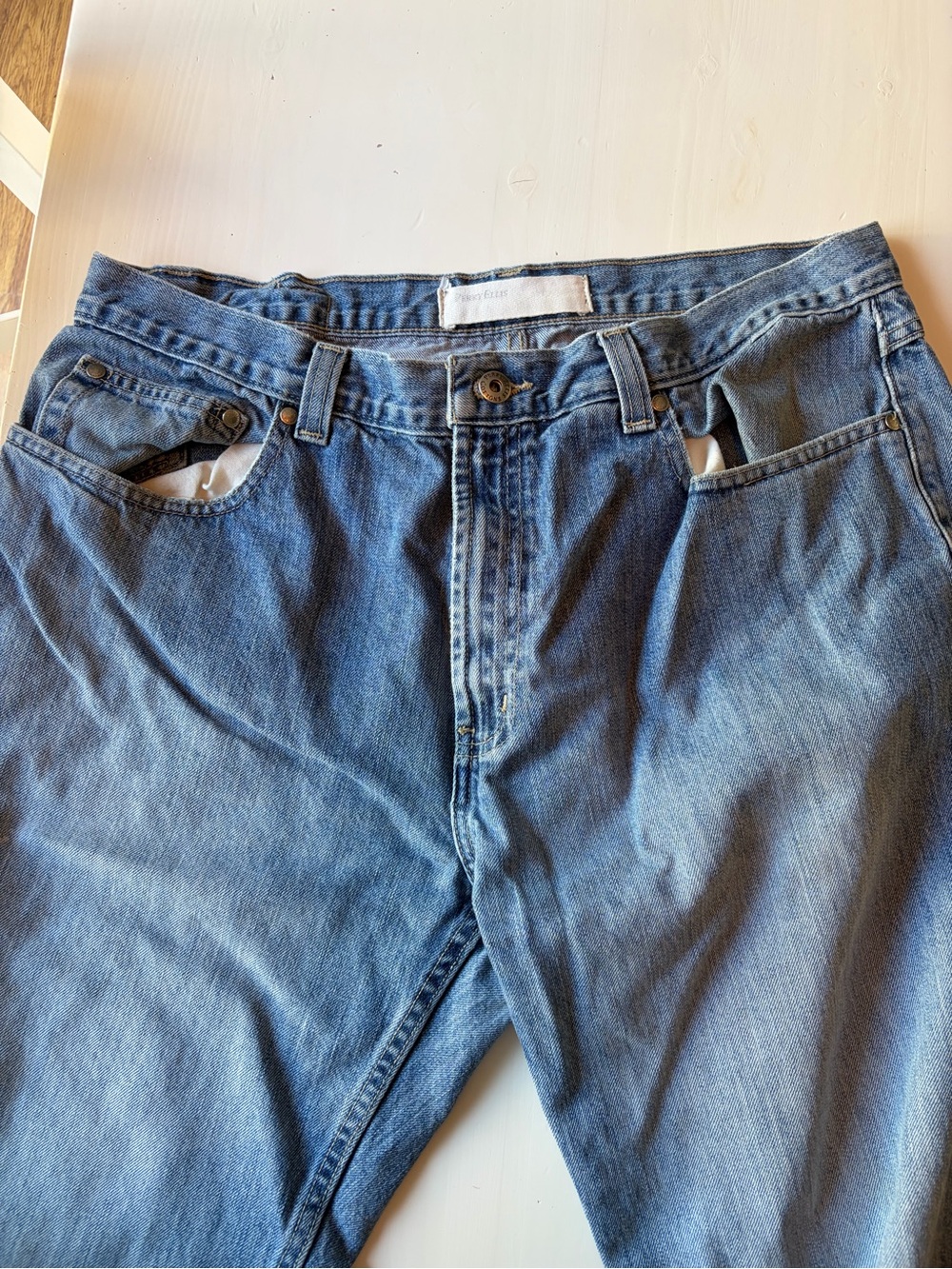 Perry Ellis Men's Light Blue Relaxed Jeans